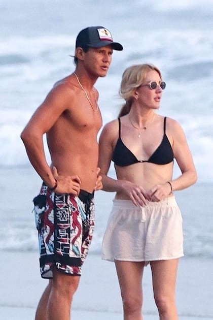 Luego de separarse de Casper Jopling tras cuatro años de matrimonio, la cantante Ellie Goulding disfrutó de unos días de playa en Costa Rica acompañada por su hijo Arthur y su nuevo amor, Armando Pérez 