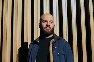 Luego de terminar la universidad fue diagnosticado con una extraña enfermedad que le impedía caminar