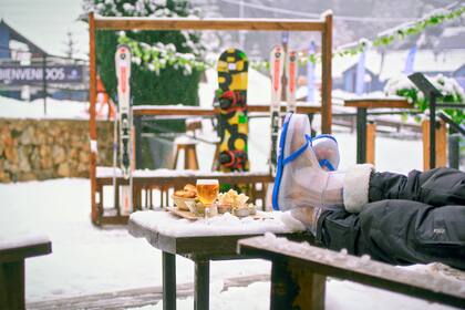 Luego de una larga jornada de nieve, nada mejor que "Chinelo da Neve" para tomar el descanso ideal.