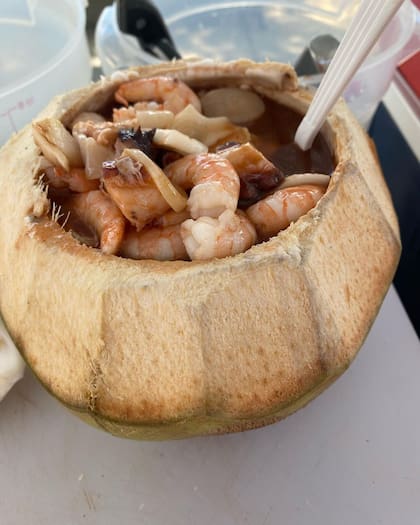 Luego de vender cocos rellenos en la calle, abrirá dos restaurantes en Los Angeles