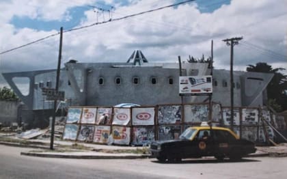 Luego del 2001, el local lució abandonado hasta el día de su demolición
