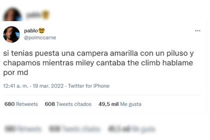 Luego del show de Miley, decidió buscar al chico con el que se besó (Foto Twitter @polmccarne)