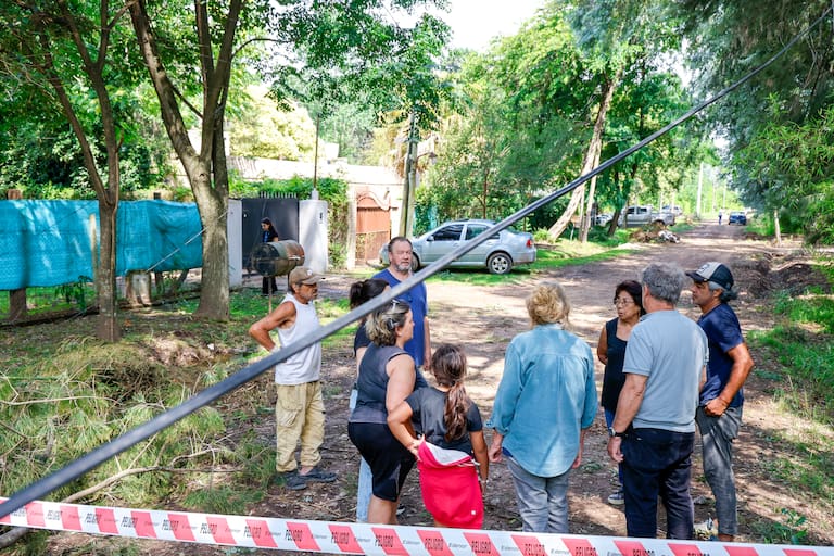 “A la noche tenemos miedo”: en Del Viso, por el temporal, hay barrios sin luz desde el domingo