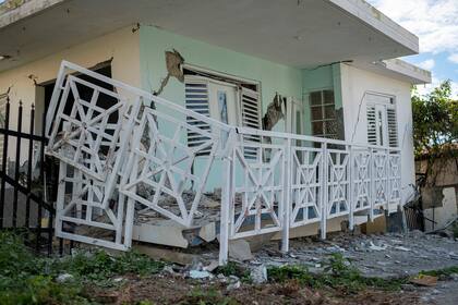 El terremoto, justo al lado de la costa caribeña del sur del territorio estadounidense, se sintió en gran parte de la isla