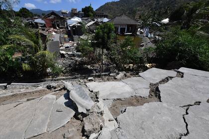 Casas, edificios, carreteras y puentes quedaron reducidos a una montaña de escombros