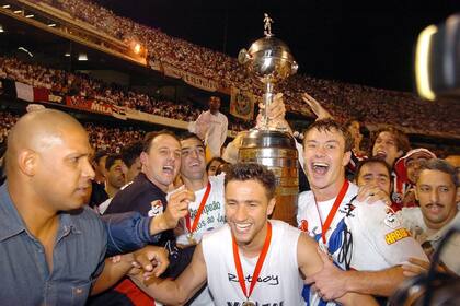 El año 2005, soñado para Lugano y San Pablo: ganaron la Copa Libertadores y en la final del Mundial de Clubes vencieron al Liverpool de Gerrard, Xabi Alonso, Morientes y Pepe Reina
