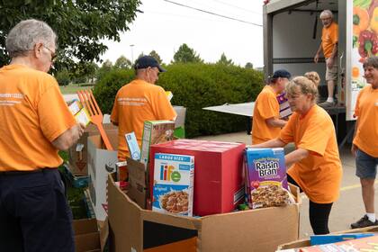 Lugares donde entregan alimentos gratuitos en Illinois (FB CentralILFoodbank)