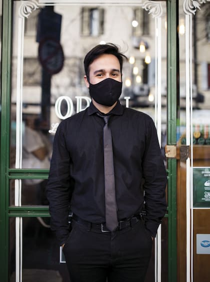 Luis (34) Peluquería: Gambino. ¿Qué es lo que más extrañabas del local? “Para empezar el sueldo, pero también estar activo y salir a trabajar”.