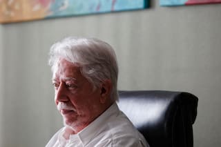 INCAA: en medio de una gran crisis, el gobierno aparta a Luis Puenzo del organismo