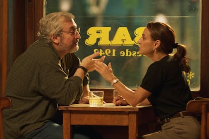 Los personajes de Luis Rubio y Eleonora Wexler deciden contarse la vida que les hubiese gustado tener