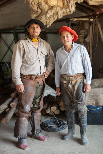 Luis Alfredo Mendoza y Ramón Fabio trabajan en Estancia Buena Vista.