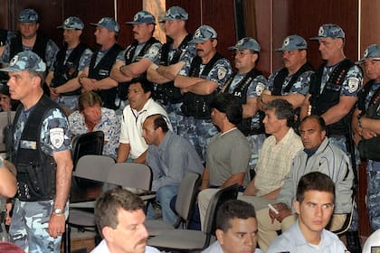 Luis "el Gordo Valor" y su banda en los Tribunales de San Martín al escuchar la sentencia, corría noviembre de 1999