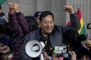 Cómo Arce pasó de ser el artífice del "milagro económico" boliviano a gobernar el país en crisis permanente