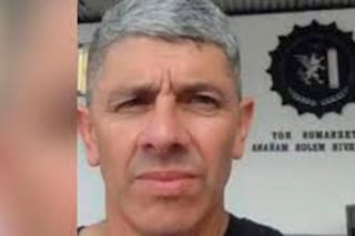 Fue víctima de un robo, agarró una pistola y al perseguir a los ladrones mató a un policía