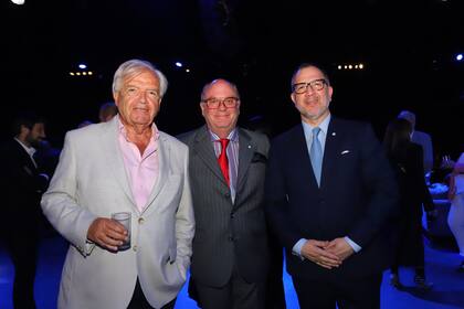 Luis Betnaza, vicepresidente de Techint, junto al empresario Martín Cabrales y Fabián Perechodnik, vicepresidente de la Cámara de Diputados de la Provincia de Buenos Aires 