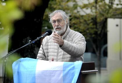 Luis Brandoni en el homenaje a Alfonsín y Strassera en Tandil