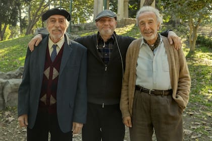 Luis Brandoni y Eduardo Blanco junto a Juan José Campanella, el director y productor de Parque Lezama
