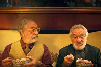 Luis Brandoni y Robert De Niro en un episodio de la serie Nada