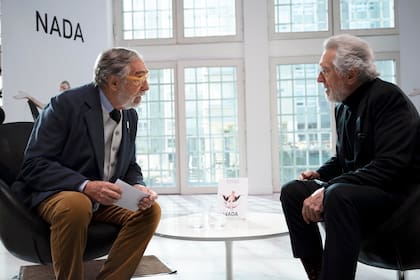 Luis Brandoni y Robert DeNiro en un episodio de Nada, la historia de un crítico gastronómico amante de las tradiciones, que se ve forzado a cambiar su rutina