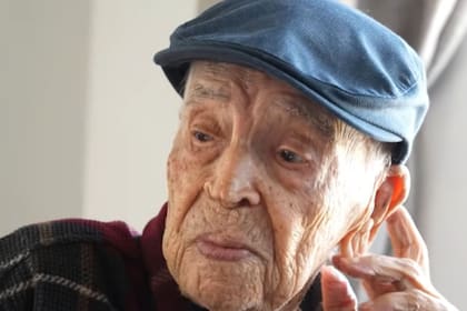 Luis Cano, el hombre más longevo de EE.UU., recibió esta distinción el 29 de diciembre de 2024 (YouTube/LongeviQuest)