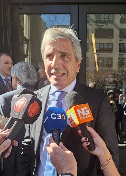 Luis Caputo, a la salida del Council of the Americas