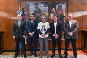 Luis Caputo, con directivos de Ford