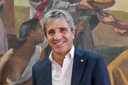 Luis Caputo, el ministro de Economía, alcanzó un superávit fiscal financiero en enero; no ocurría desde agosto de 2012