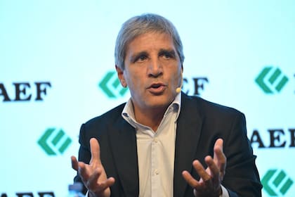 Luis Caputo en IAEF, donde admitió que "retrocedió" el proceso de desinflación