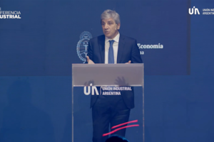 Caputo aseguró que el Gobierno va a acumular “más reservas de lo que cualquiera puede estar pensando”