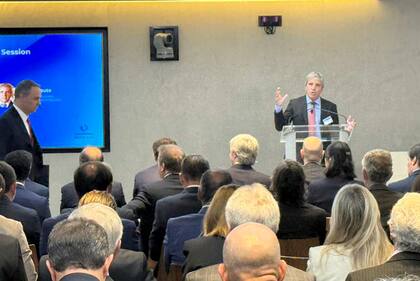 Luis Caputo, en su discurso en el Bank of America, en Nueva York.
