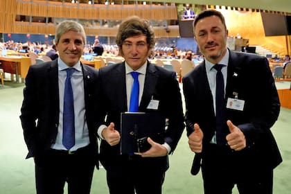 Luis Caputo, Javier Milei y Luis Petri, en la Asamblea General de la ONU para el discurso del Presidente, el miércoles pasado, en Nueva York.