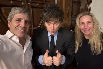 Luis Caputo, Javier y Karina Milei