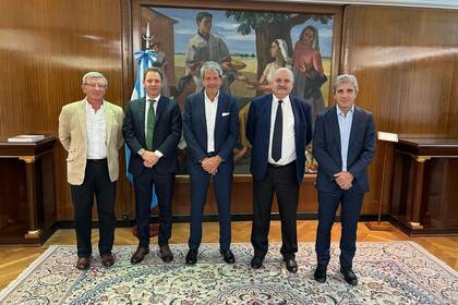 Luis Caputo recibió a los miembros del Consorcio de Exportadores de Carnes ABC