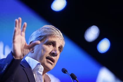 Luis Caputo, señaló que el problema no son los dólares, sino la recaudación