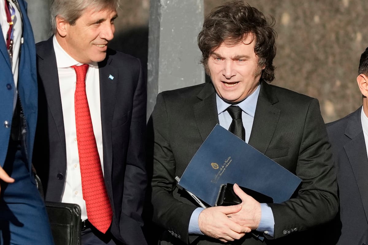El Gobierno buscó exhibirse tranquilo frente a la escalada del dólar y responsabilizó al kirchnerismo
