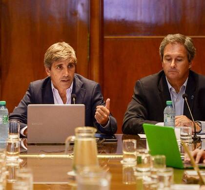 Luis Caputo y Pablo Quirno viajarán a la Reunión del BID