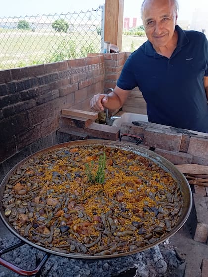 Luis Darío Felman, y una costumbre adquirida en Valencia: la paella