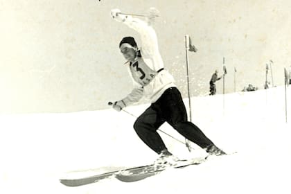Luis De Ridder esquiando en Bariloche.