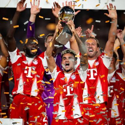 Luis Diaz festeja al ganar la Supercopa de Alemania (Instagram @luisdiaz19_)