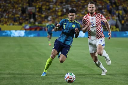 Luis Díaz fue el punto más rescatable de la selección cafetera por sus clásicos desequilibrios desde el extremo izquierdo: le cedió el gol a Luis Suárez para volverse a poner en ventaja, pero lo derrochó.