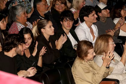 Luis (el hijo de Palito fue con su novia, Sofía Filgueira), India, Dante, Bautista y Sebastián Ortega.