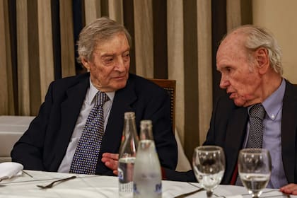 Luis Fernández Cronenboldt y Marcelo Elizalde recuerdan la época en la que el rugby de CUBA consiguió la hazaña de salir compeón en todas sus categorías