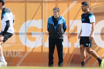 Luis Fernando Tena manifestó su deseo de seguir como entrenador de Guatemala