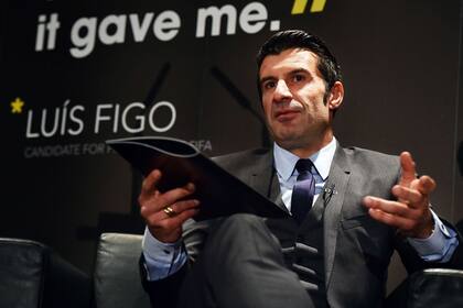 Luis Figo presentó sus propuestas para ser presidente de FIFA