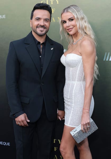 Luis Fonsi es otro de los artistas que se sumaron a esta historia como productor ejecutivo. Mientras que el cantante boricua eligió un look total black para la alfombra roja, su mujer, la modelo española Agueda Lopez, deslumbró con un diseño al cuerpo con corte corset. "Millones de niños alrededor del mundo son sometidos a diferentes formas de esclavitud moderna. Es un honor ser parte de una película que ayuda a crear consciencia sobre esta lacra mundial. Los niños no se tocan", escribió el intérprete de "Despacito" en sus redes