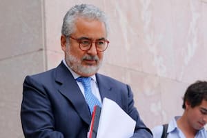 El prestigioso abogado que tiene contra las cuerdas a la élite política, empresarial y judicial en Chile