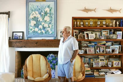 Luis Lacalle Herrera en Blue, su casa en La Barra