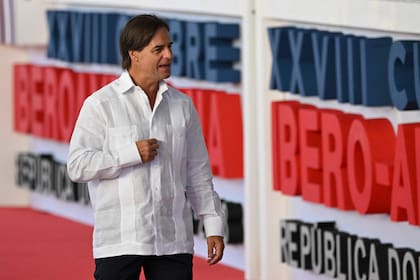 Luis Lacalle Pou, en la Cumbre Iberoamericana en Santo Domingo. (Federico Parra / AFP)