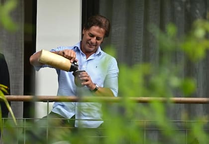 Luis Lacalle Pou en su casa de Carrasco