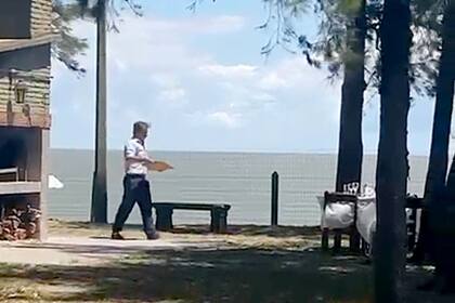 Luis Lacalle Pou ofició de asador en la quinta Anchorena